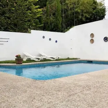 Playa Y Piscina En Сasa de vacaciones Nigrán